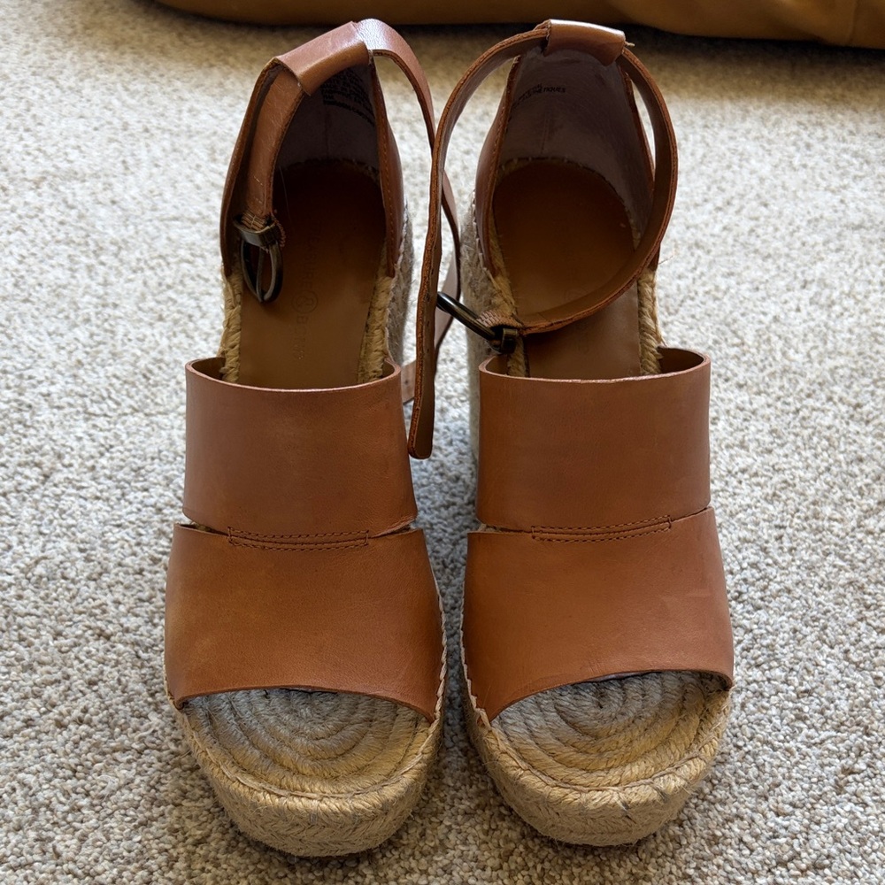 Treasure and Bond Women’s Tan Espadrille Wedge Sandals with Ankle Strap size 7.5